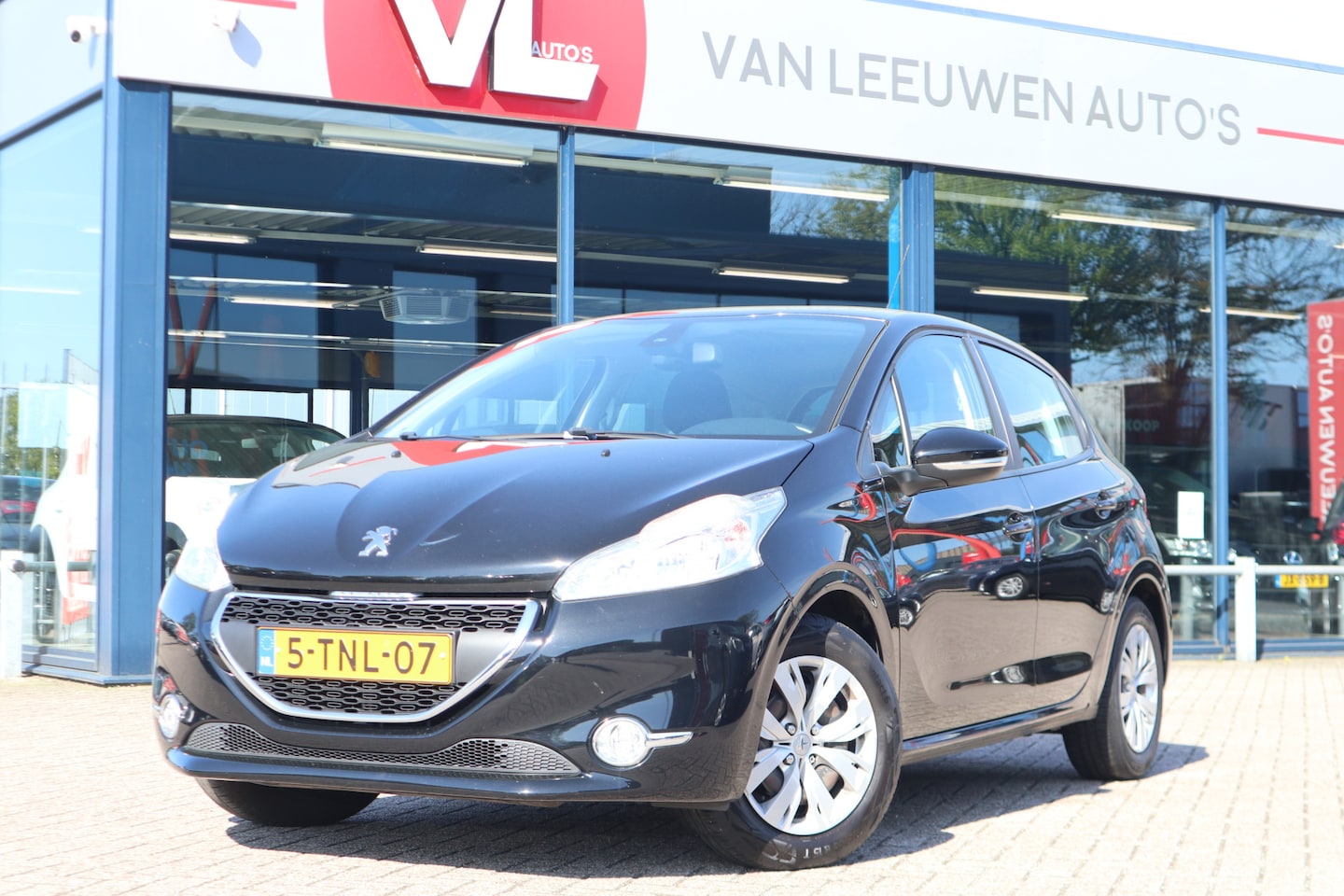 Peugeot 208 - 1.2 VTi Envy | Cruise | Bluetooth | Clima - AutoWereld.nl