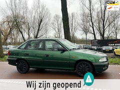 Opel Astra - 1.6i Edition Cool AIRCO5DEURSAPKKOOPJE