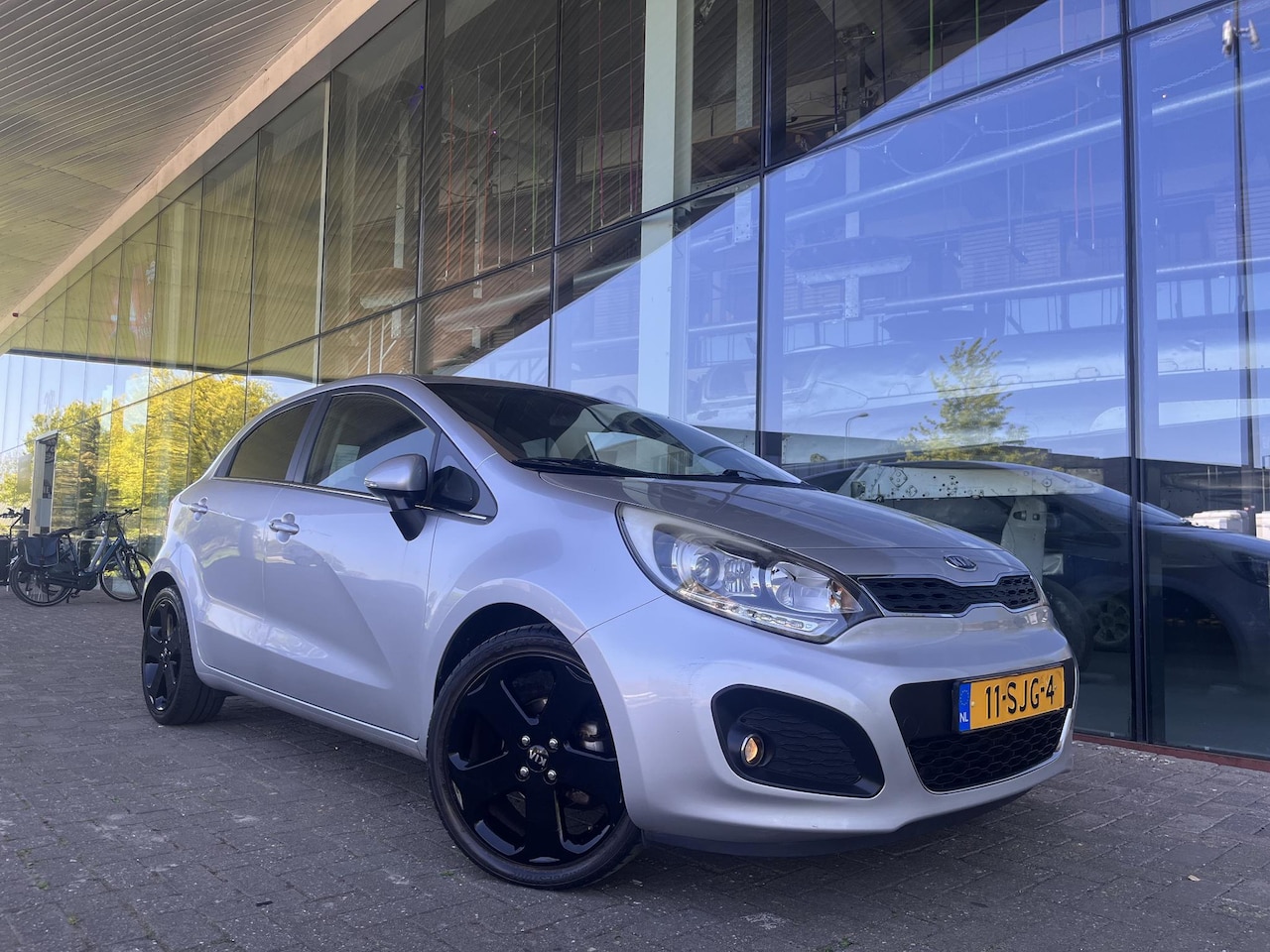 Kia Rio - 1.2 CVVT Super Pack KEY LESS GO-CARPLAY-CRUISE-LED - AutoWereld.nl