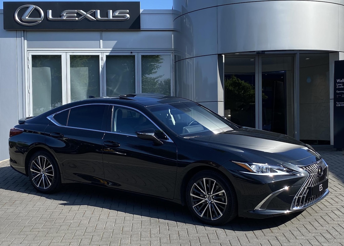 Lexus ES - 300h Business Line NWE MODEL BLIND SPOT STUURVERW STOELVERW SCHUIF/KANTELDAK PARK-SENSOREN - AutoWereld.nl