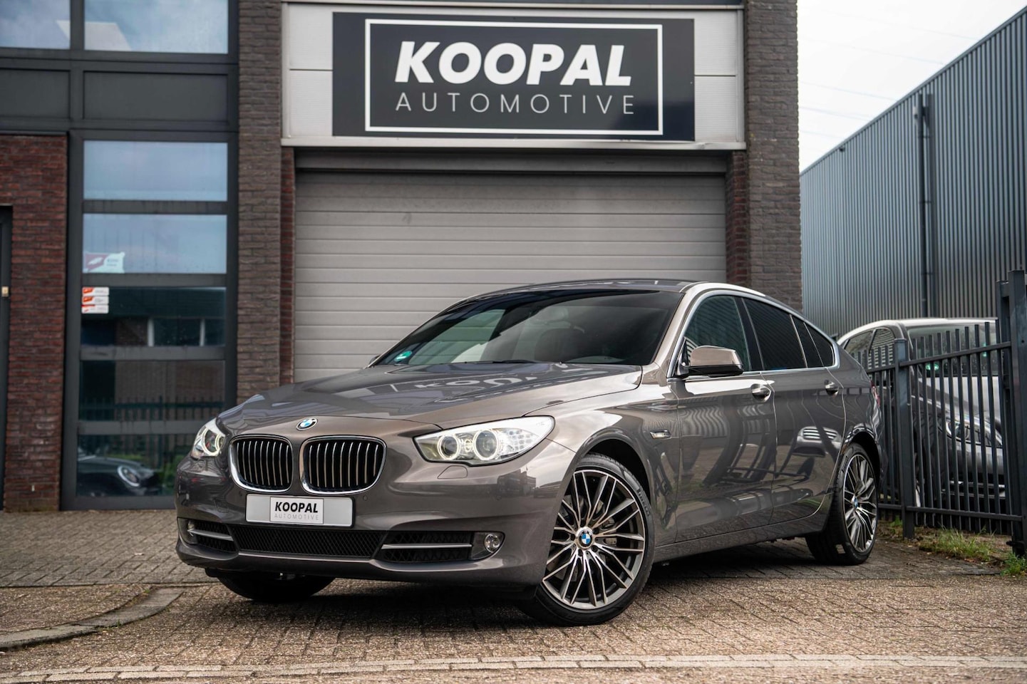 BMW 5-serie Gran Turismo - 520d High Executive | Camera | Carplay | Bi-Xenon - AutoWereld.nl