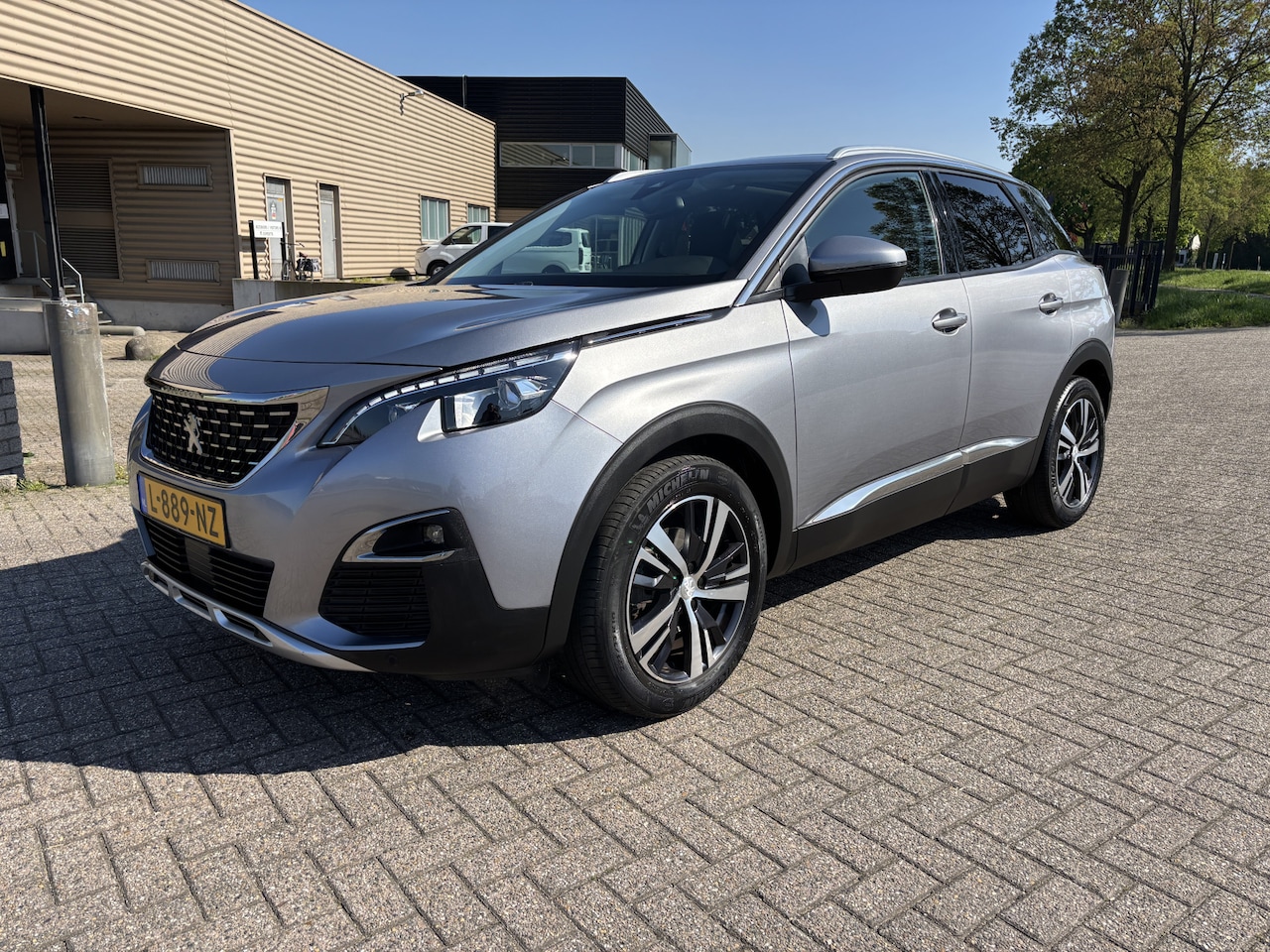 Peugeot 3008 - 1.2 PureTech Allure Automaat [ panodak,fm navi,camera,lmv,ecc,trekhaak ] - AutoWereld.nl