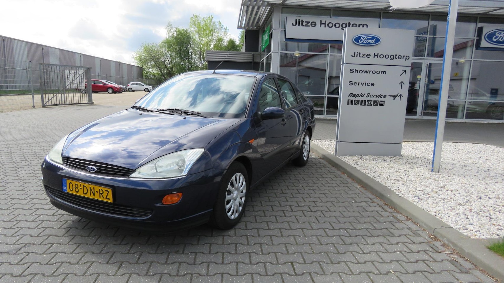 Ford Focus - 1.6-16V Ghia AUTOMAAT MET GASPEDAAL en  RUITENWISSER AANPASSING,BEDIENING LINKS OF RECHTS. - AutoWereld.nl