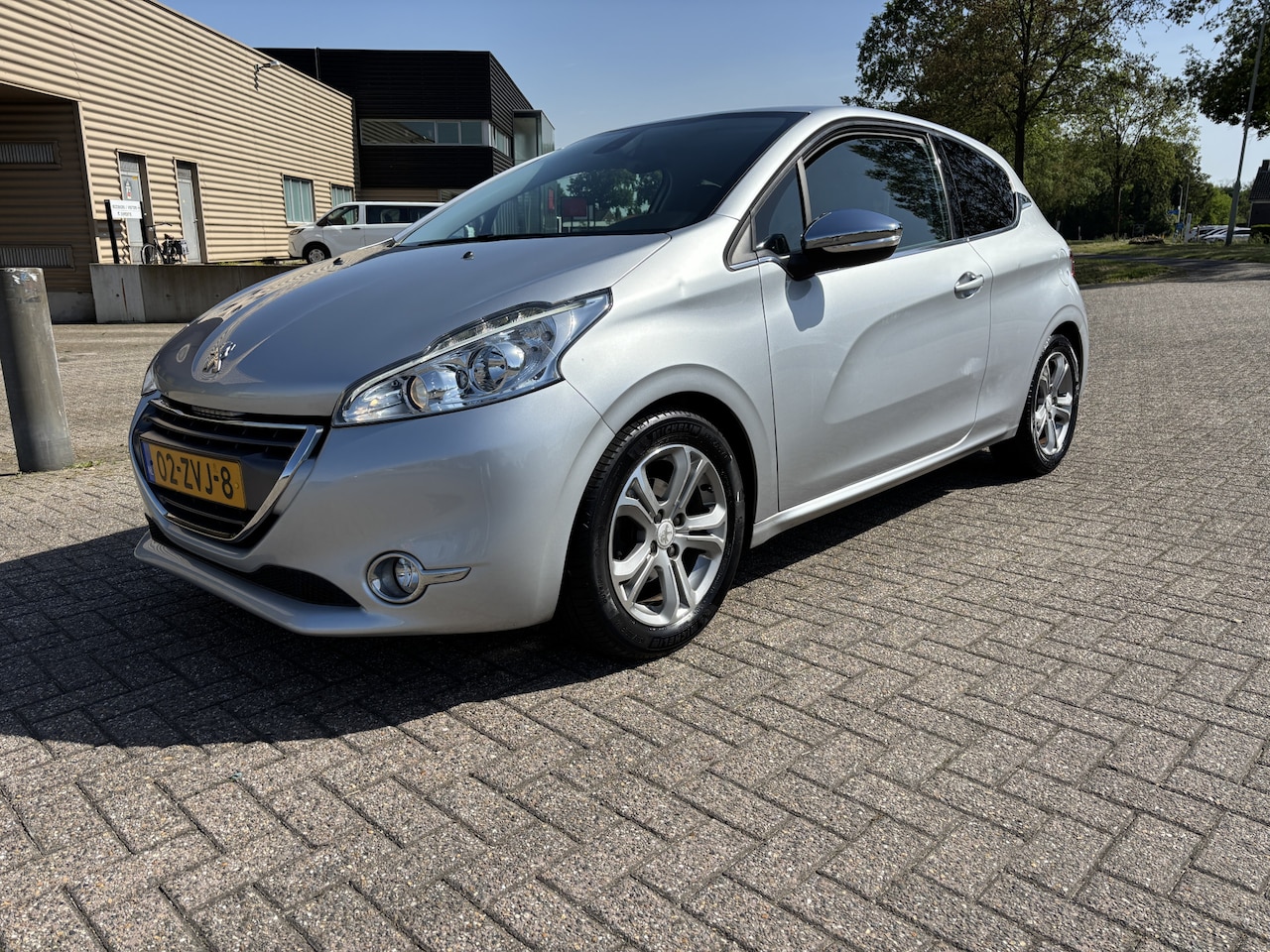 Peugeot 208 - 1.6 VTi Allure [ leer,fm navi,ecc,lmv,pdc ] - AutoWereld.nl