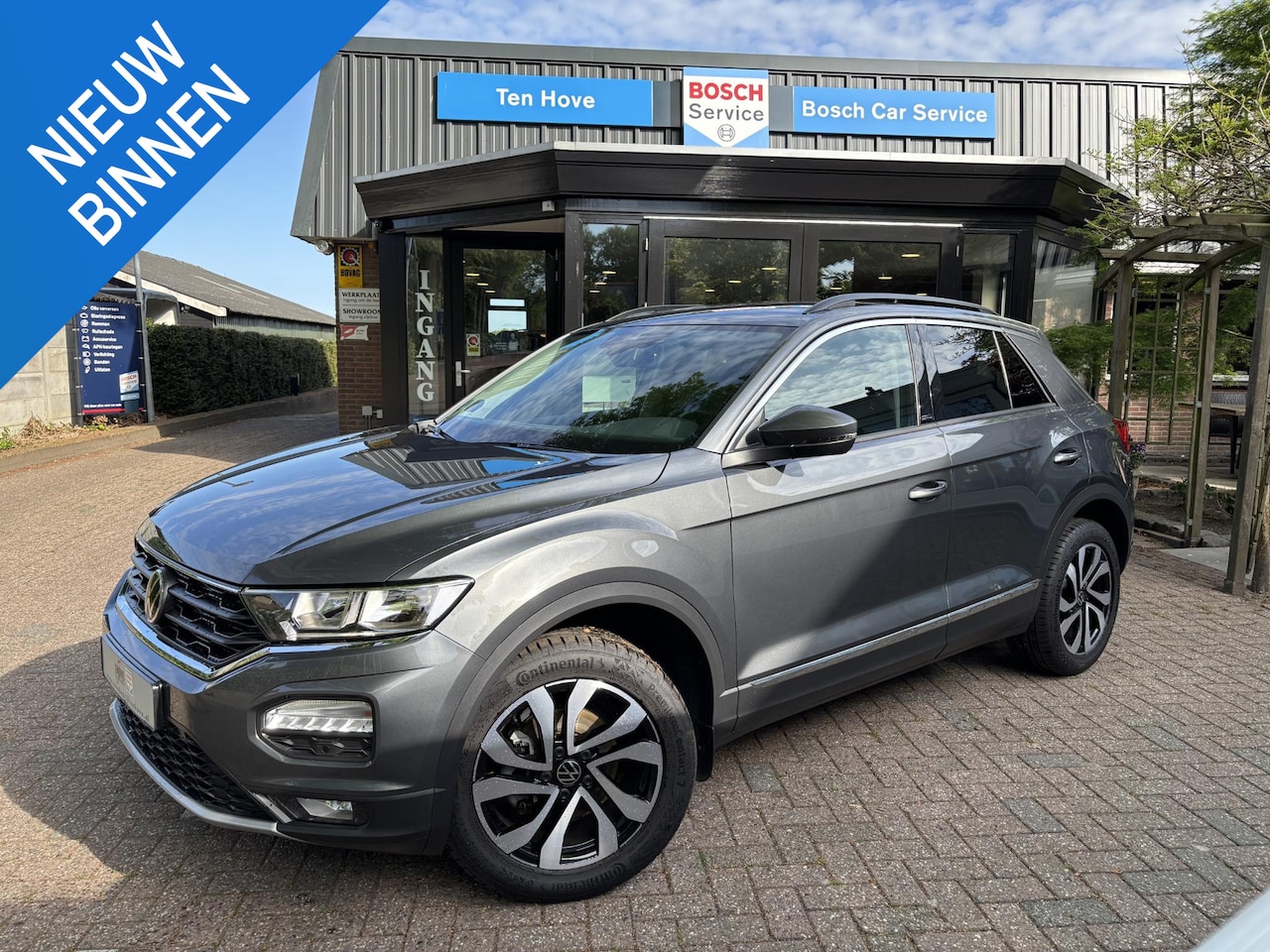 Volkswagen T-Roc - 1.5 TSI DSG Active Trekhaak Navi Stoelver. - AutoWereld.nl