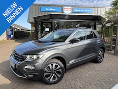 Volkswagen T-Roc - 1.5 TSI DSG Active Trekhaak Navi Stoelver