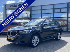BMW X1 - sDrive18i 140 pk Automaat Executive Panoramadak Navi Prof Leer Head Up Camera DAB Stoelver