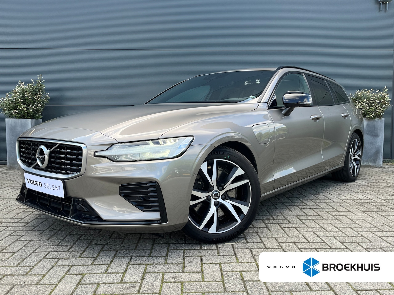 Volvo V60 - Volvo 2.0 T8 Twin Engine AWD R-Design | Apple Carplay/Android Auto|telefoonintegratie prem - AutoWereld.nl
