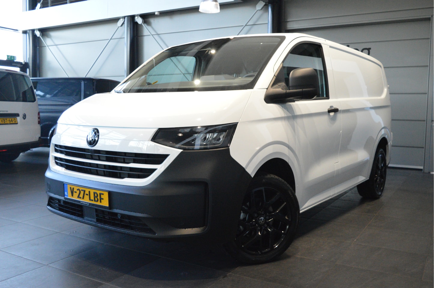 Volkswagen Transporter - T 7 2.0 TDI L1H1 28 Life app connect camera 19 inch !! - AutoWereld.nl