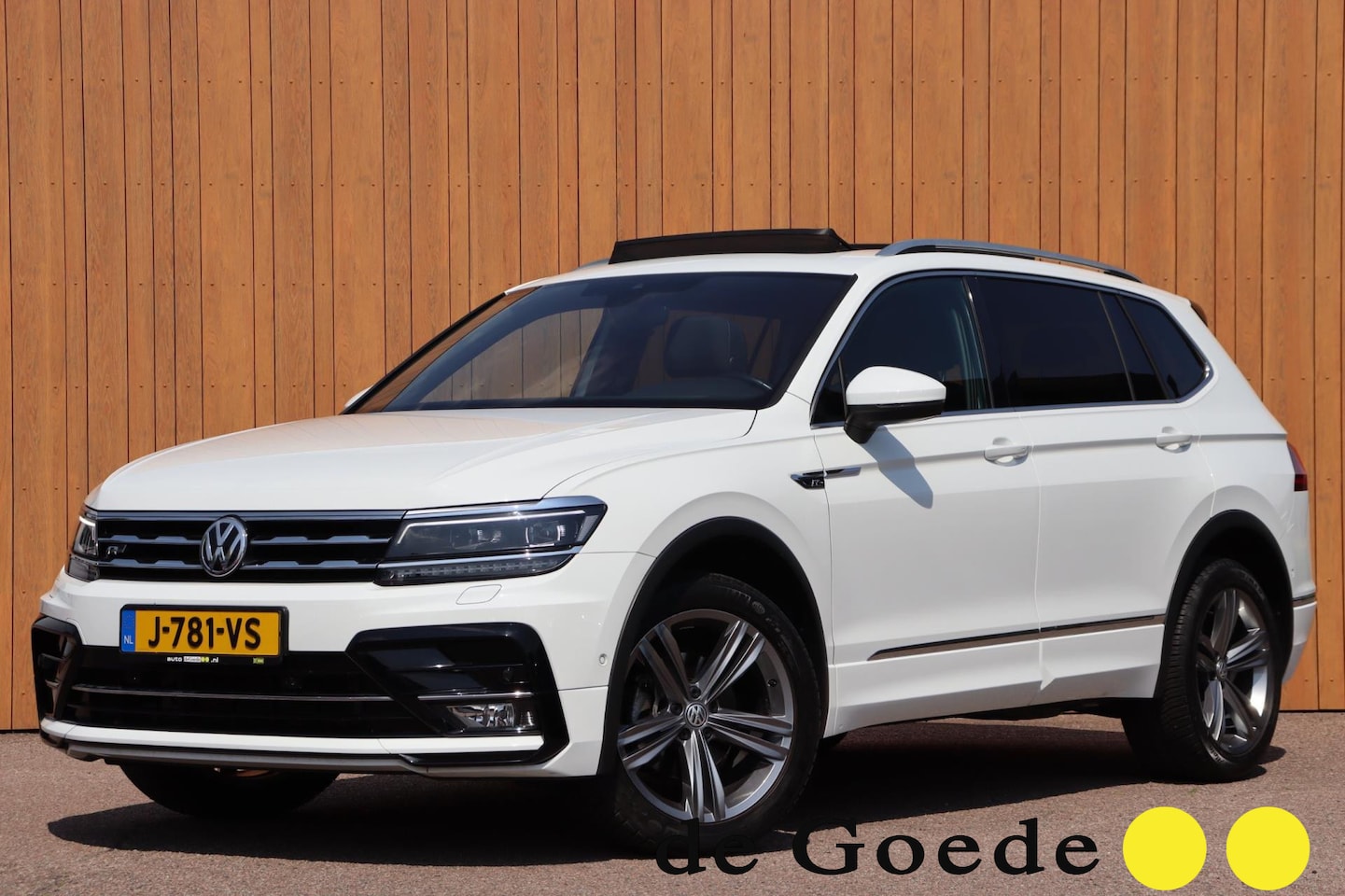 Volkswagen Tiguan Allspace - 1.5 TSI Highline Business R-line org.NL schuifdak trekhaak camera - AutoWereld.nl