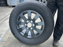 Toyota Land Cruiser - 2.8 D-4D Standard Roof Window Van C-stijl Navigator 206pk | Trekhaak 3.500kg geremd | Rond