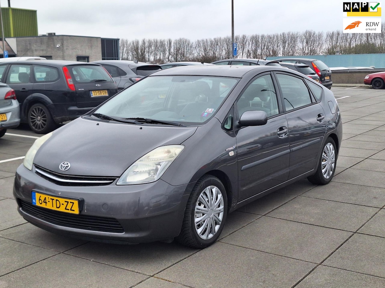 Toyota Prius - €3500,-1.5 VVT-i Climate Cruise Apk 2025 - AutoWereld.nl
