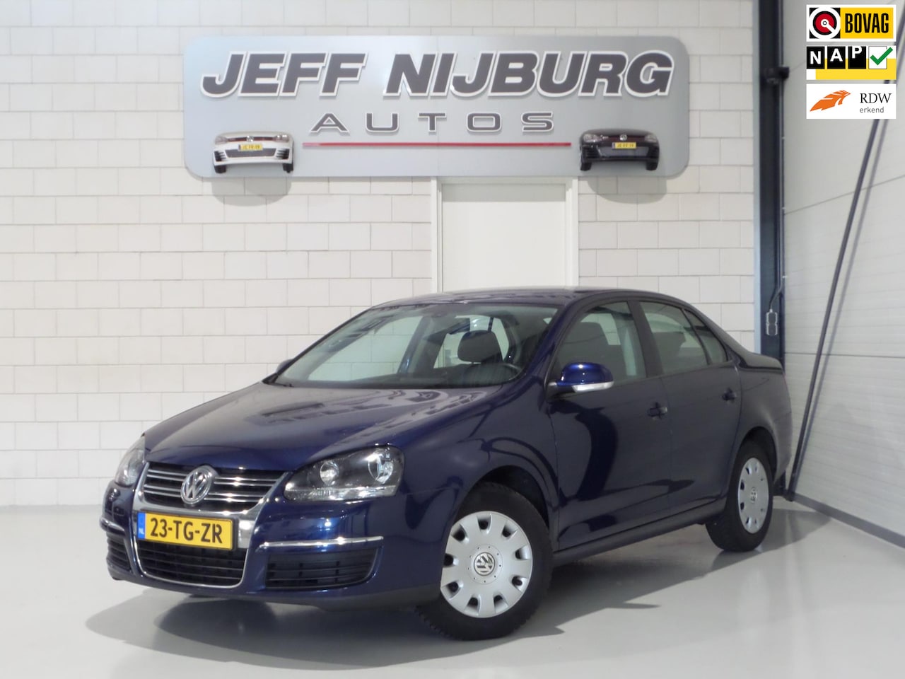 Volkswagen Jetta - 1.6 FSI "Origineel NL! 1e eigenaar! Airco Cruise-control Parkeersensoren, inbouw Apple-car - AutoWereld.nl
