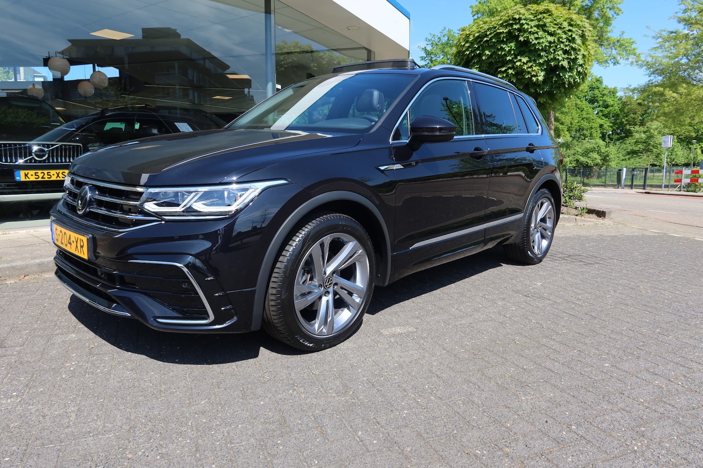 Volkswagen Tiguan - 1.5 TSI R-Line Business NL-auto PANORAMA ! - AutoWereld.nl