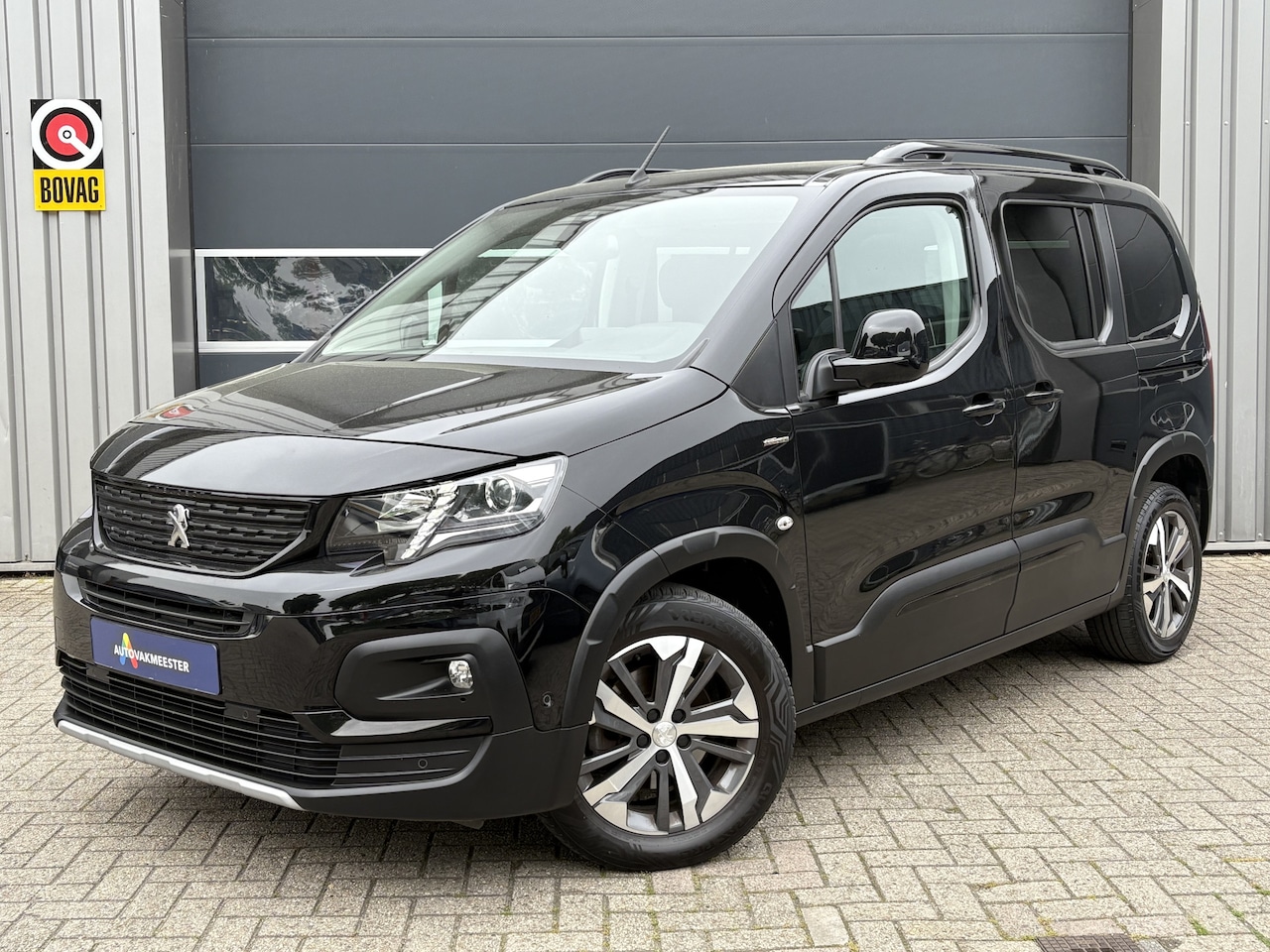 Peugeot Rifter - 1.2 Puretech GT-Line | Pano | Navi | Carplay/Android | Camera | Trekhaak | LED | Keyless | - AutoWereld.nl