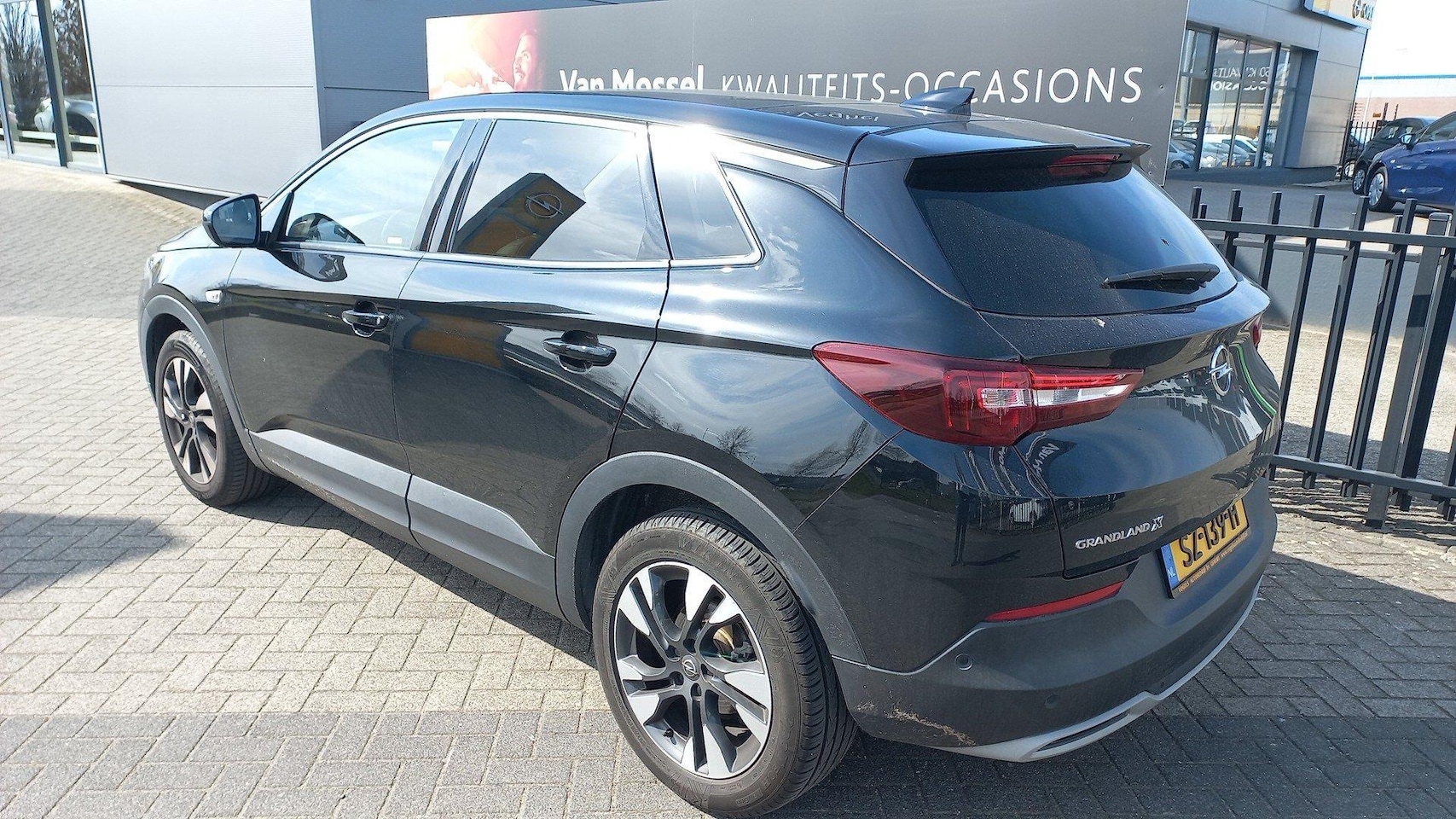 Opel Grandland X - 1.2 Turbo Business Executive 1.2 Turbo Business Executive - AutoWereld.nl
