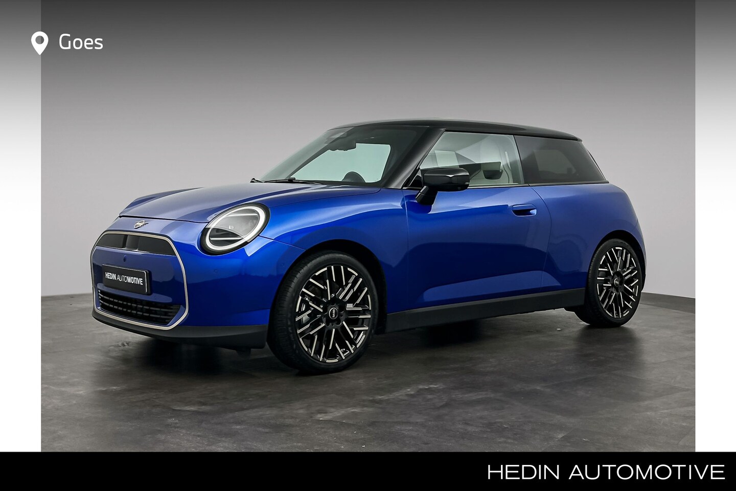 MINI Cooper - 3-deurs E Favoured Trim | L Pakket | Dak- en spiegels in zwart | 18 Inch LM wielen - AutoWereld.nl