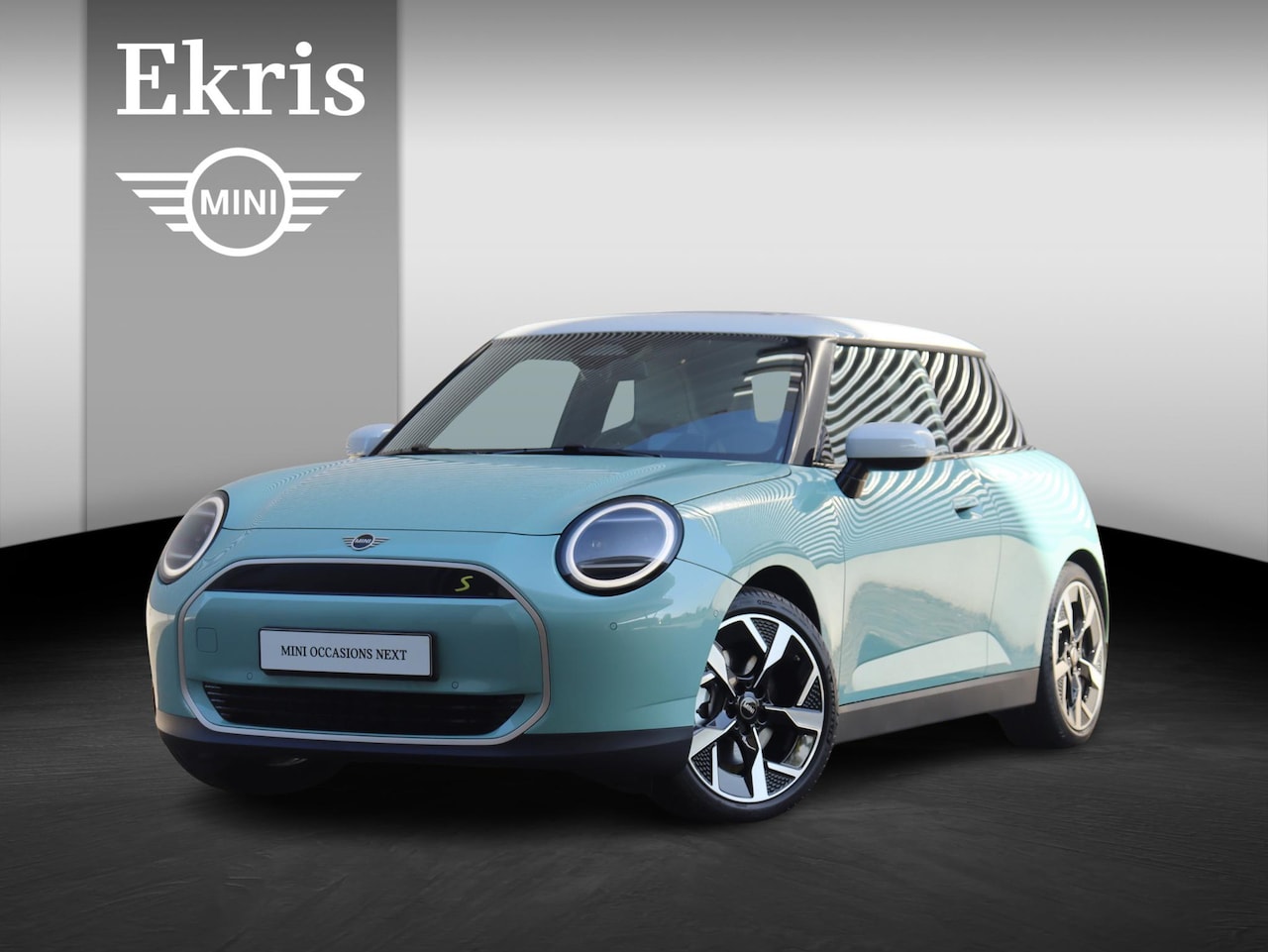 MINI Mini-Electric - 3-deurs Cooper SE | Favoured Trim + Pakket M + Panodak + Head-Up + JCW Sportstoelen + Comf - AutoWereld.nl