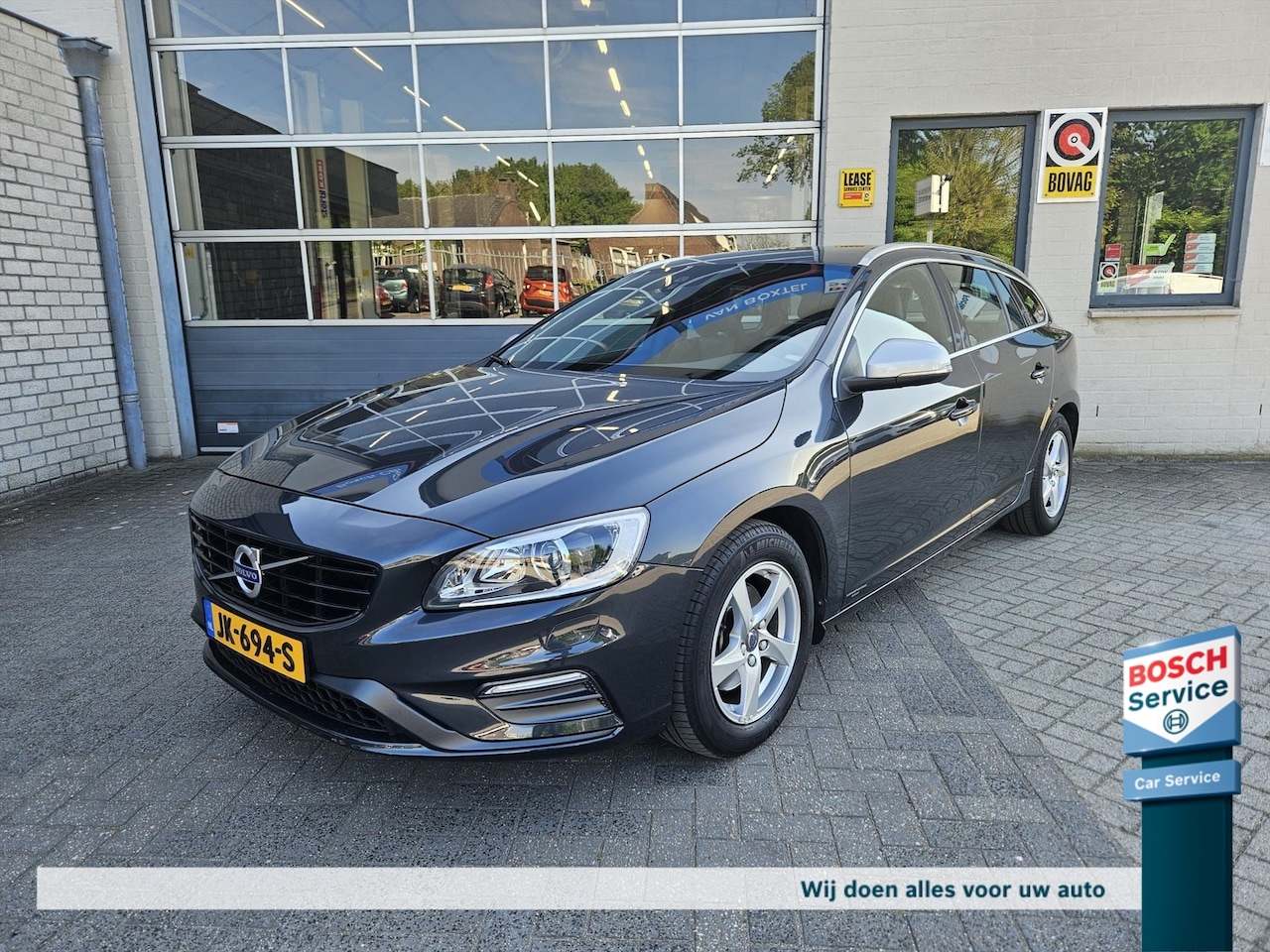 Volvo V60 - T3 152pk Geartronic R-Design - AutoWereld.nl