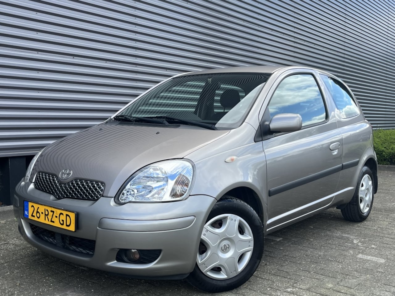 Toyota Yaris - 1.0 VVT-i 68PK / S-line / NAP / 2005 / NW APK / - AutoWereld.nl