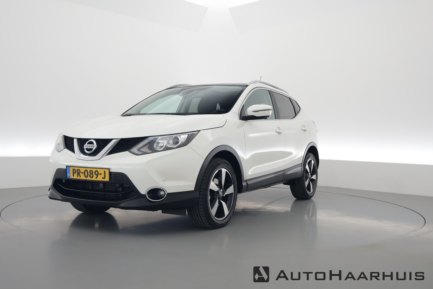 Nissan Qashqai - 1.2 N-Connecta | Pano | 360cam | Keyless | Stoelverw. | Verw. Voorruit | Navi - AutoWereld.nl