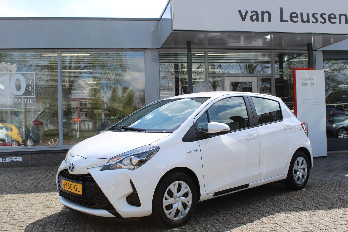 Toyota Yaris - 1.5 HYBRID HANDGAS AANGEPAST CRUISE NAVI CAMERA CLIMA - AutoWereld.nl