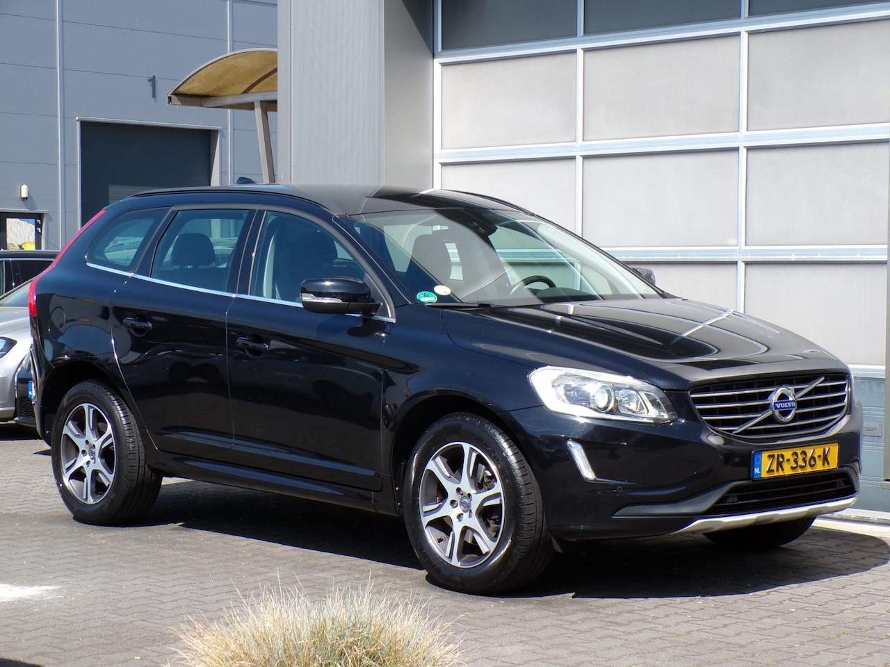 Volvo XC60 - 2.0 D4 FWD Ocean Race|Xenon|Cruise|Navi|Cam|PDC - AutoWereld.nl