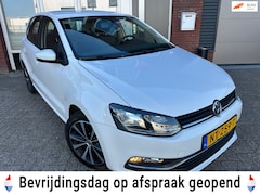 Volkswagen Polo - 1.2 TSI Comfortline / Navi / Carplay / 17 inch / NAP