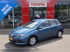 Toyota Auris - 1.8 HYBRID NOW 5-DEURS CAMERA CRUISE PARK-SENSOREN CLIMA LM-VELGEN