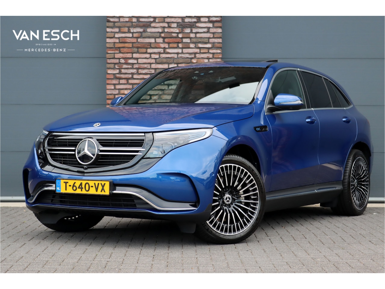 Mercedes-Benz EQC - 400 4MATIC AMG Line 80 kWh | ex BTW € 40.500,- netto | Schuifdak | Head-up Display | Surro - AutoWereld.nl