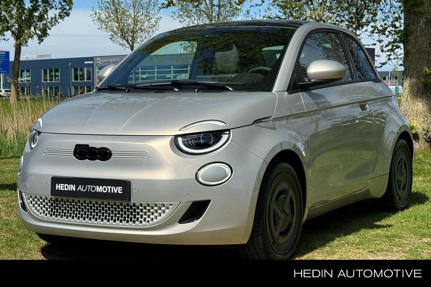 Fiat 500 - Giorgio Armani Edition 42 kWh 118PK | Navi | Panoramadak | Stoelverwarming voor | Leder | - AutoWereld.nl