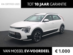 Kia Niro EV - DynamicLine 64.8 kWh | 3-fase 11KW laden | Climate Control | Navigatie | LM Velgen | Eerst