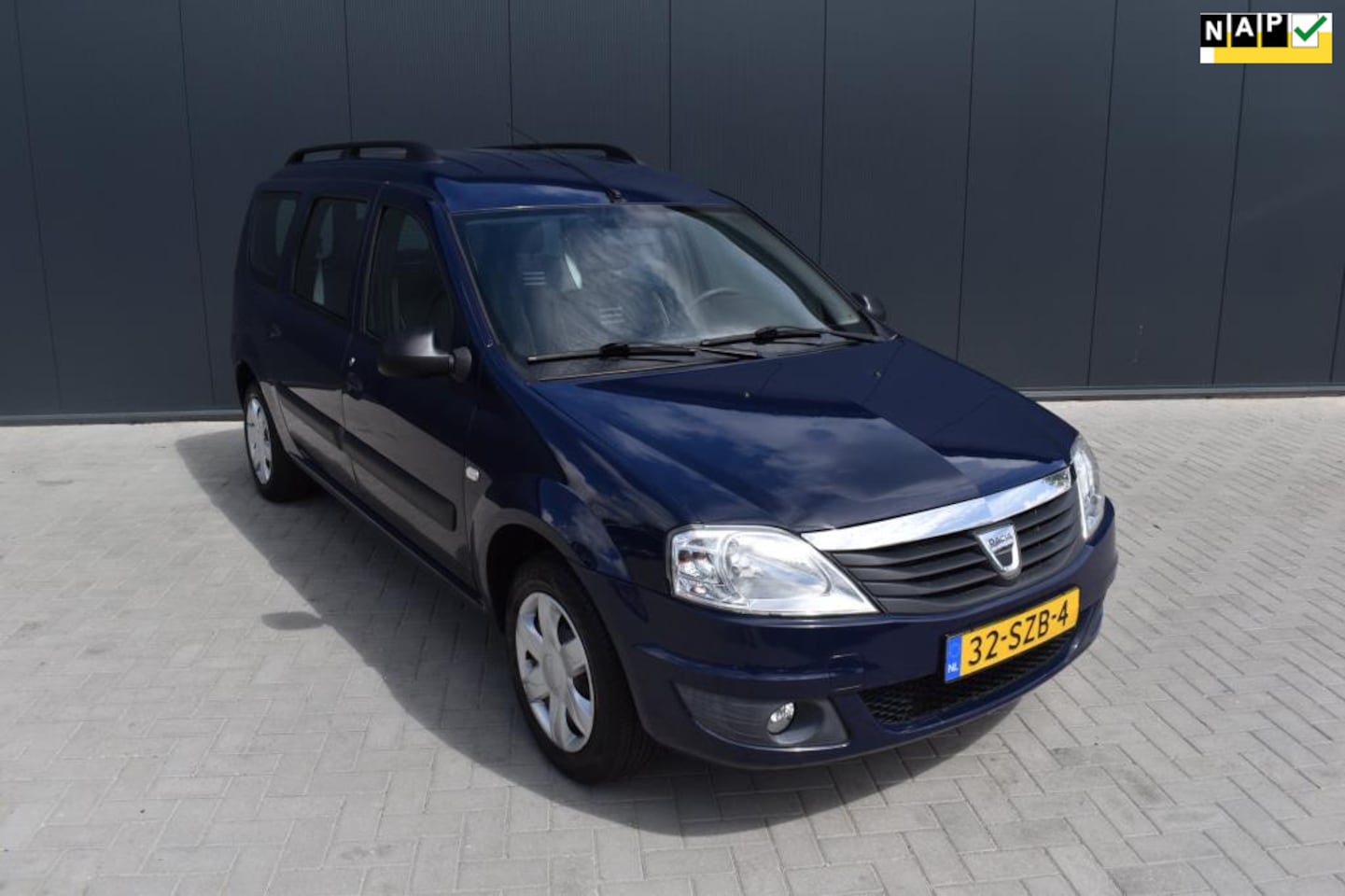 Dacia Logan MCV - 1.6 MPI Aniversare |AIRCO|TREKHAAK| - AutoWereld.nl