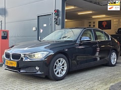 BMW 3-serie - 320i EfficientDynamics Edition High Executive / NAP / ALLSEASONS / LEDER / P.SENSOR / BLUE