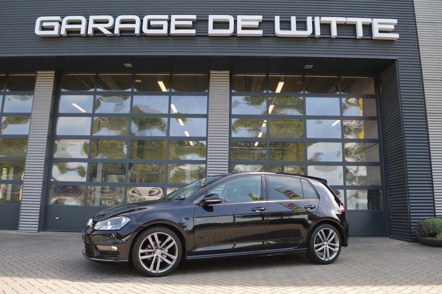 Volkswagen Golf - 1.2 TSI Business Edition R 1.2 TSI Business Edition R 130 pk - AutoWereld.nl