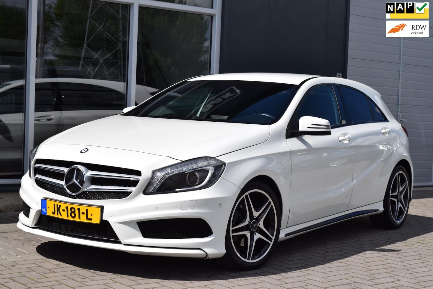 Mercedes-Benz A-klasse - 180 Prestige | AMG-Pakket | Airco | Navi | APK 5-2026 ! - AutoWereld.nl