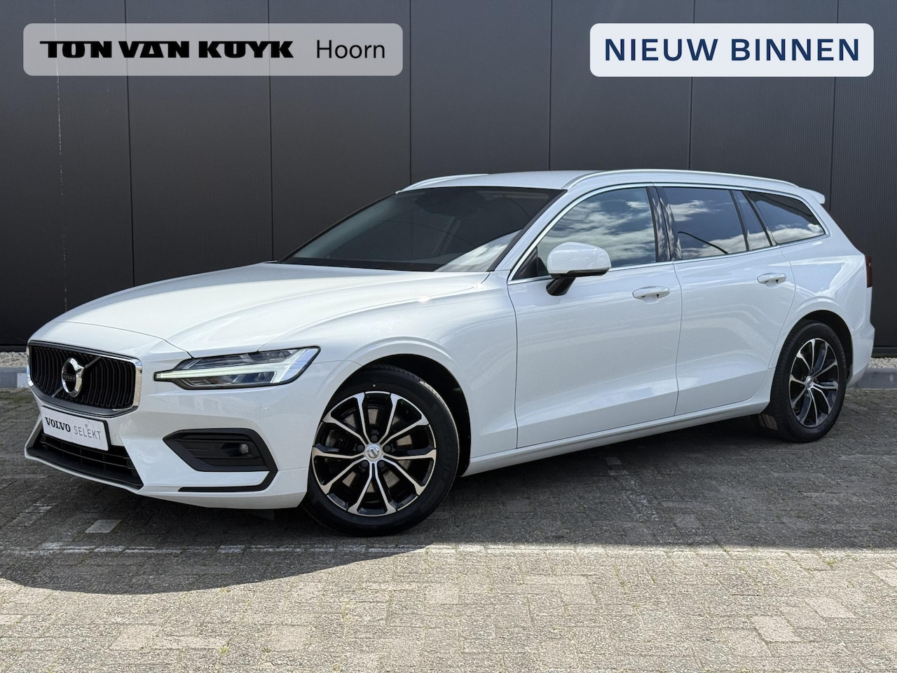Volvo V60 - 2.0 B3 Business Pro 2.0 B3 Business Pro , Intellisafe , Park Assist Pakket , Keyless , Extra Getint Glas , DAB - AutoWereld.nl