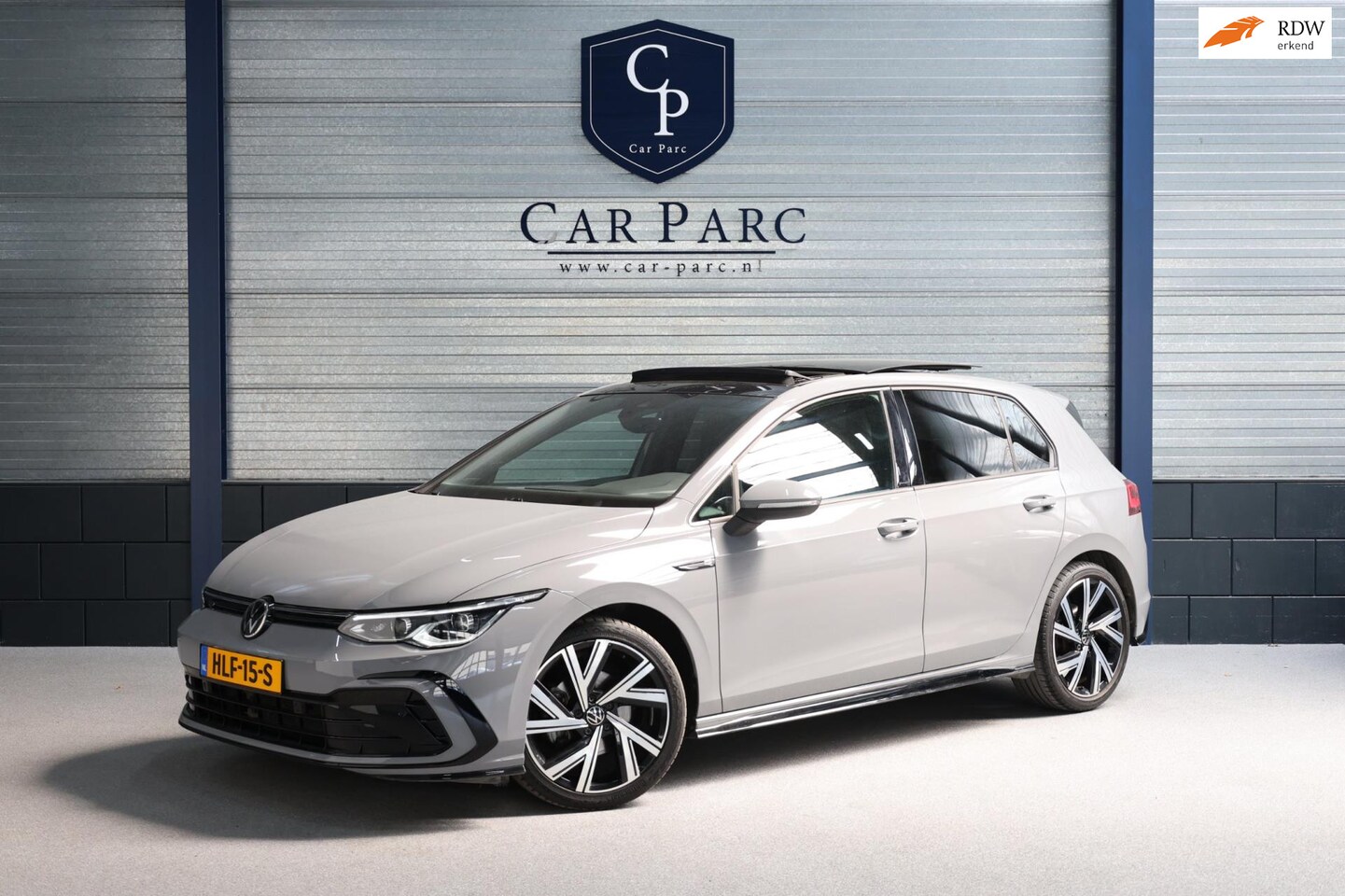 Volkswagen Golf - 1.5 eTSI R-Line IQ+LED/VIRTUAL/SFEER/ALCANTARA+S.VERWARMING/18" LMV/CAM/LINE/ACC/ECC/12 MD - AutoWereld.nl