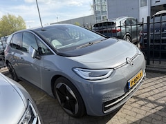 Volkswagen ID.3 - First Plus 58 kWh 204PK | Steunhaak (t.b.v. Fietsendrager) | Camera Achter | Matrix LED |