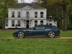 Ferrari GTC4 - 6.3 V12 Lusso | Atelier Car | Full spec | Blu Ahrabian | Pano-dak | Lift | 360 cam | CarPl