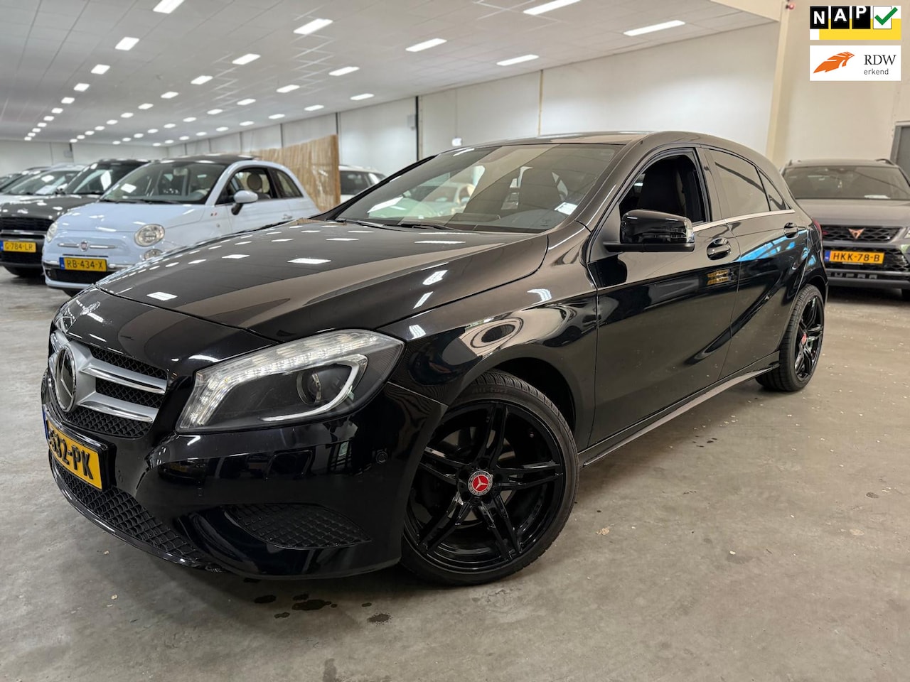 Mercedes-Benz A-klasse - 180 / MULTIEMEDIA-CARPLAY / LEDER INTR - AutoWereld.nl