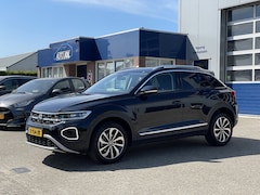Volkswagen T-Roc - 1.0 TSI Style | achteruitrijcamera | trekhaak | navi | rijklaarp