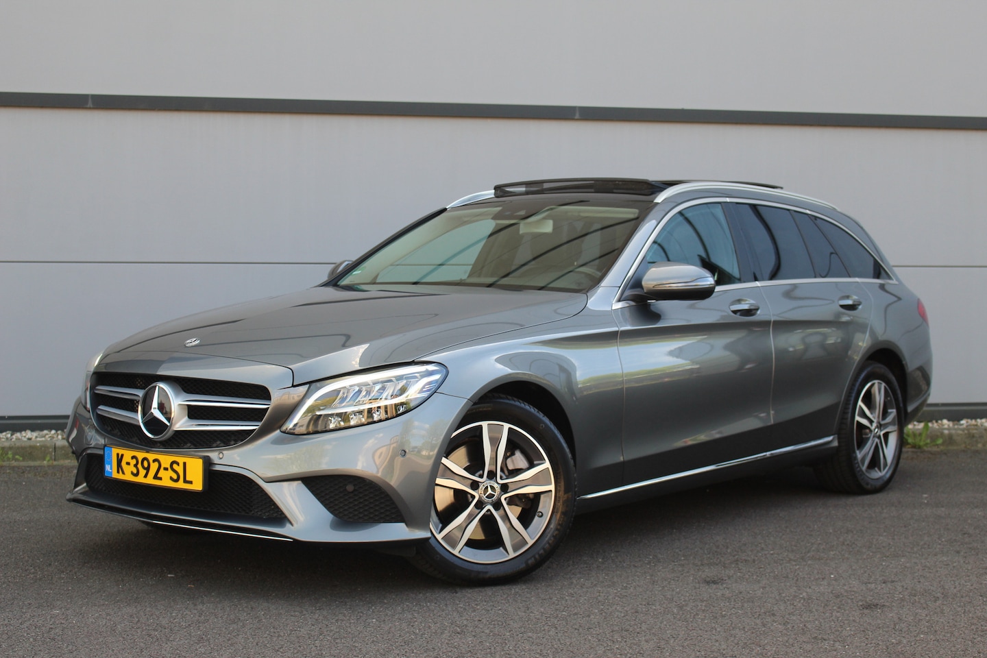 Mercedes-Benz C-klasse Estate - Mercedes-Benz 300 Premium Plus Pack | Pano | elek. stoelen | Trekhaak | Camera | - AutoWereld.nl