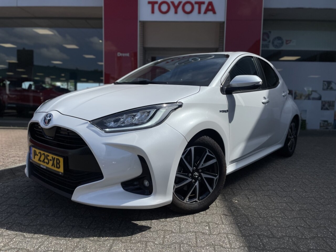 Toyota Yaris - 1.5 Hybrid Dynamic Limited | Stoelverwarming | Apple CarPlay And - AutoWereld.nl