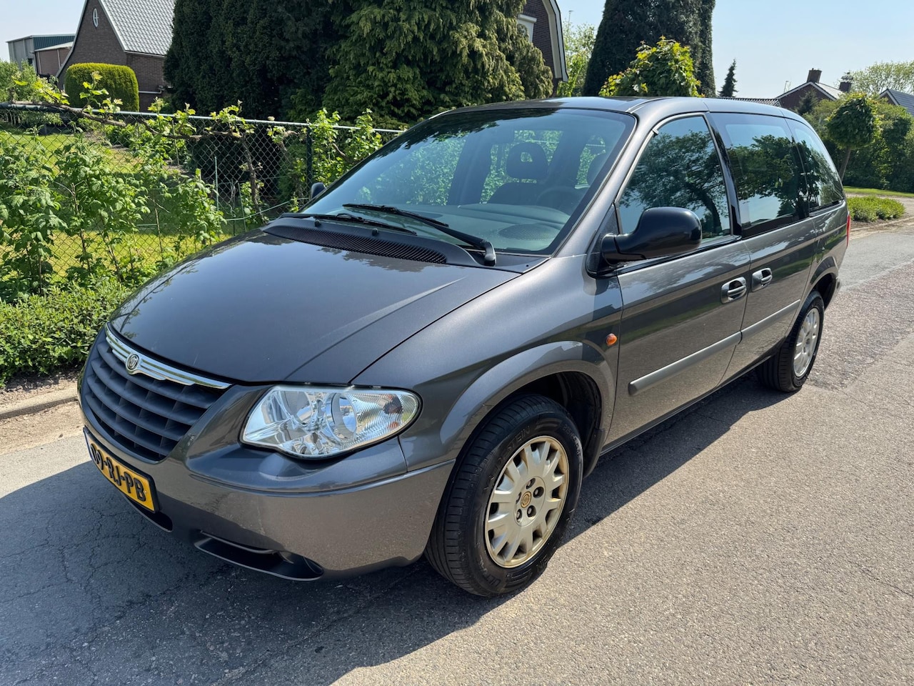 Chrysler Voyager - 2.4i SE Luxe & per 7 persoons airco cruise - AutoWereld.nl