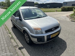 Ford Fusion - 1.6-16V Ghia AUTOMAAT