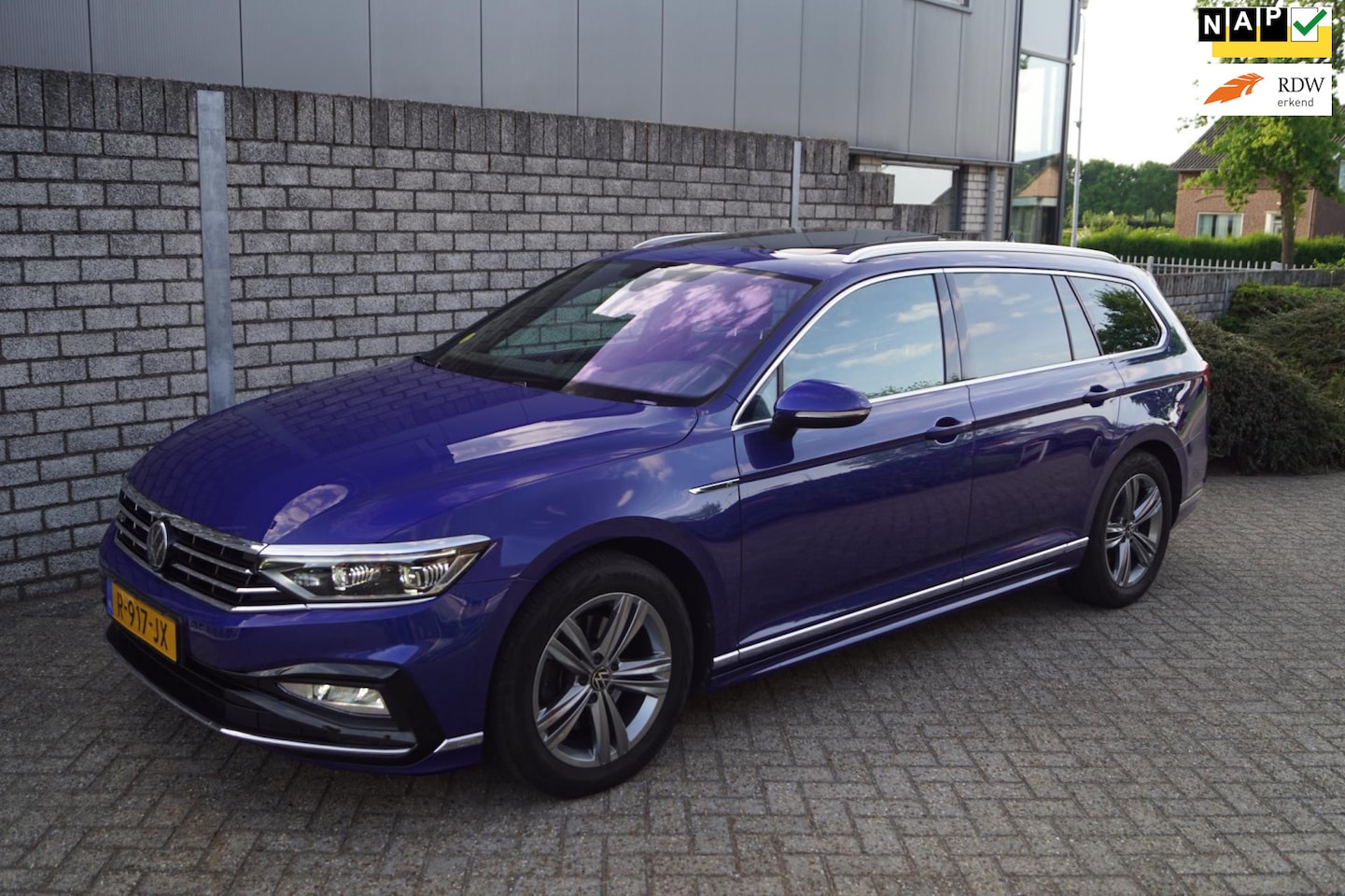 Volkswagen Passat Variant - 2.0 TDI R-Line Business + Autom Panodak Leder/Alcantara Adaptieve Cruise Navi Camera Clima - AutoWereld.nl