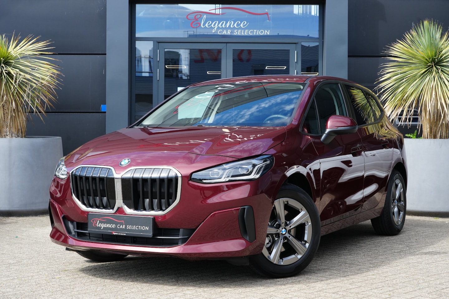 BMW 2-serie Active Tourer - 216i 123pk Navigatie/Stoelverwarming/Camera - AutoWereld.nl