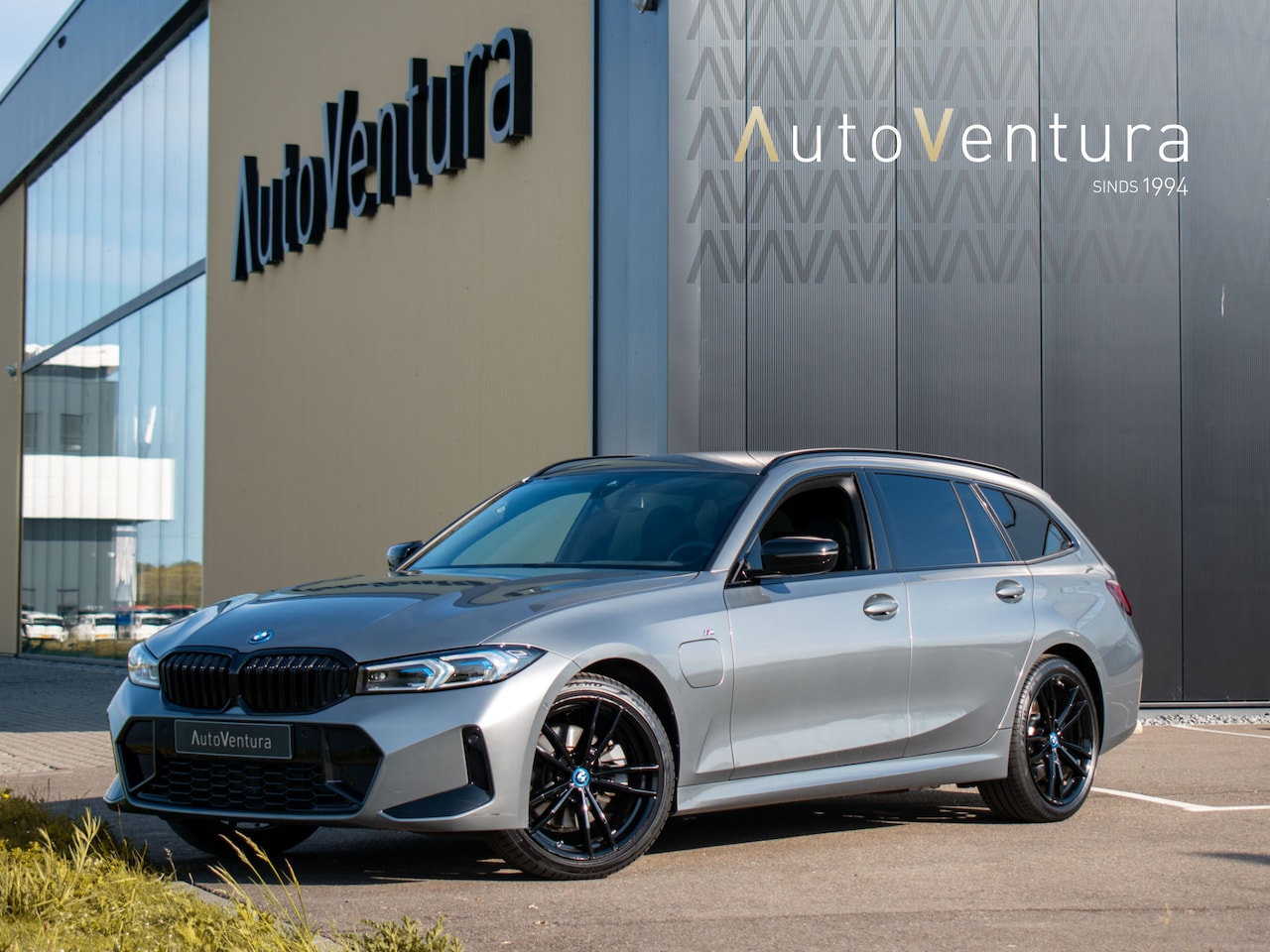 BMW 3-serie Touring - 330e | M-Sport | Adapt. LED | Stoelverwarming | Head-up - AutoWereld.nl
