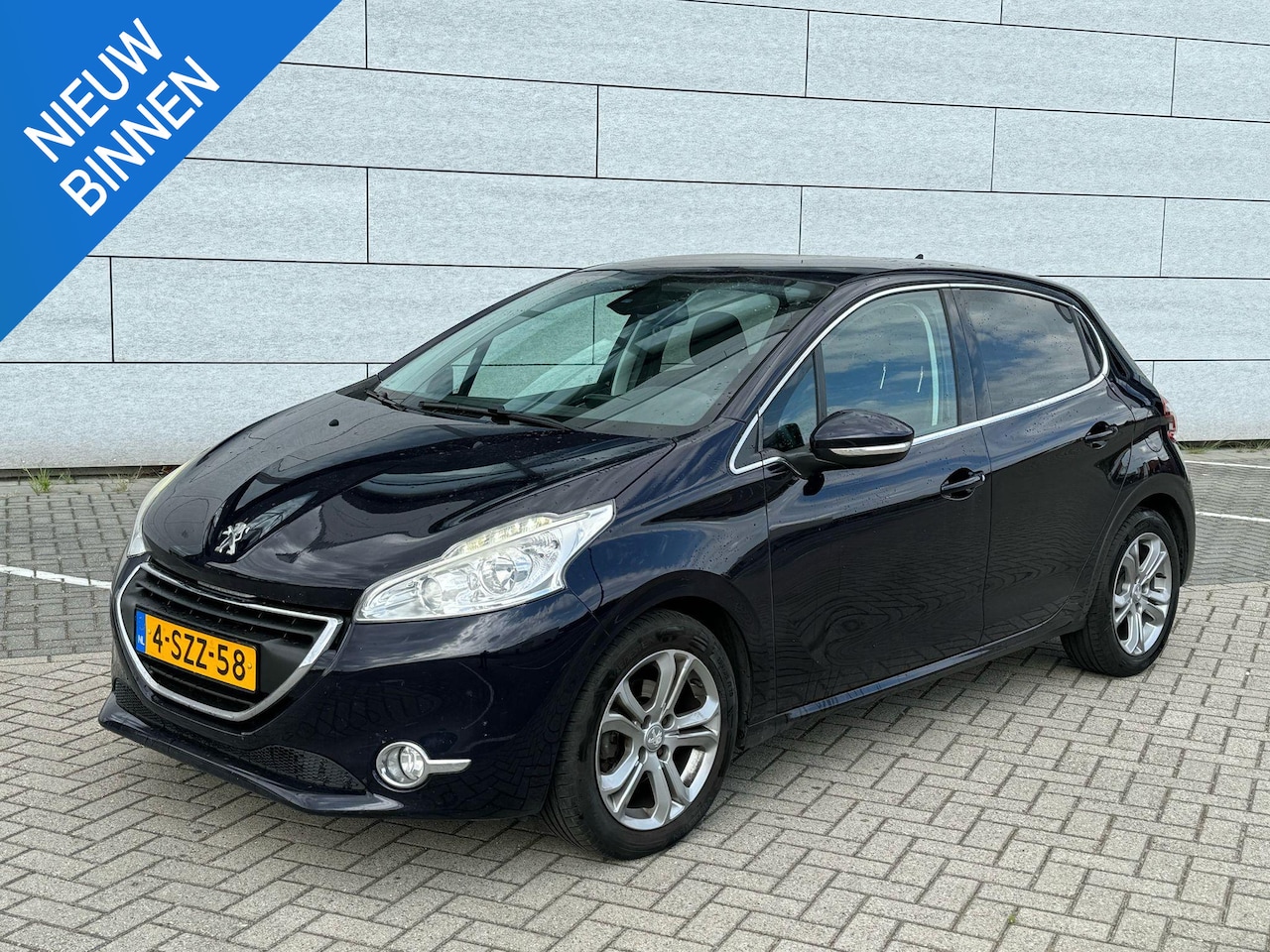 Peugeot 208 - 1.2 VTi Allure NAP/PDC/5-DEURS - AutoWereld.nl